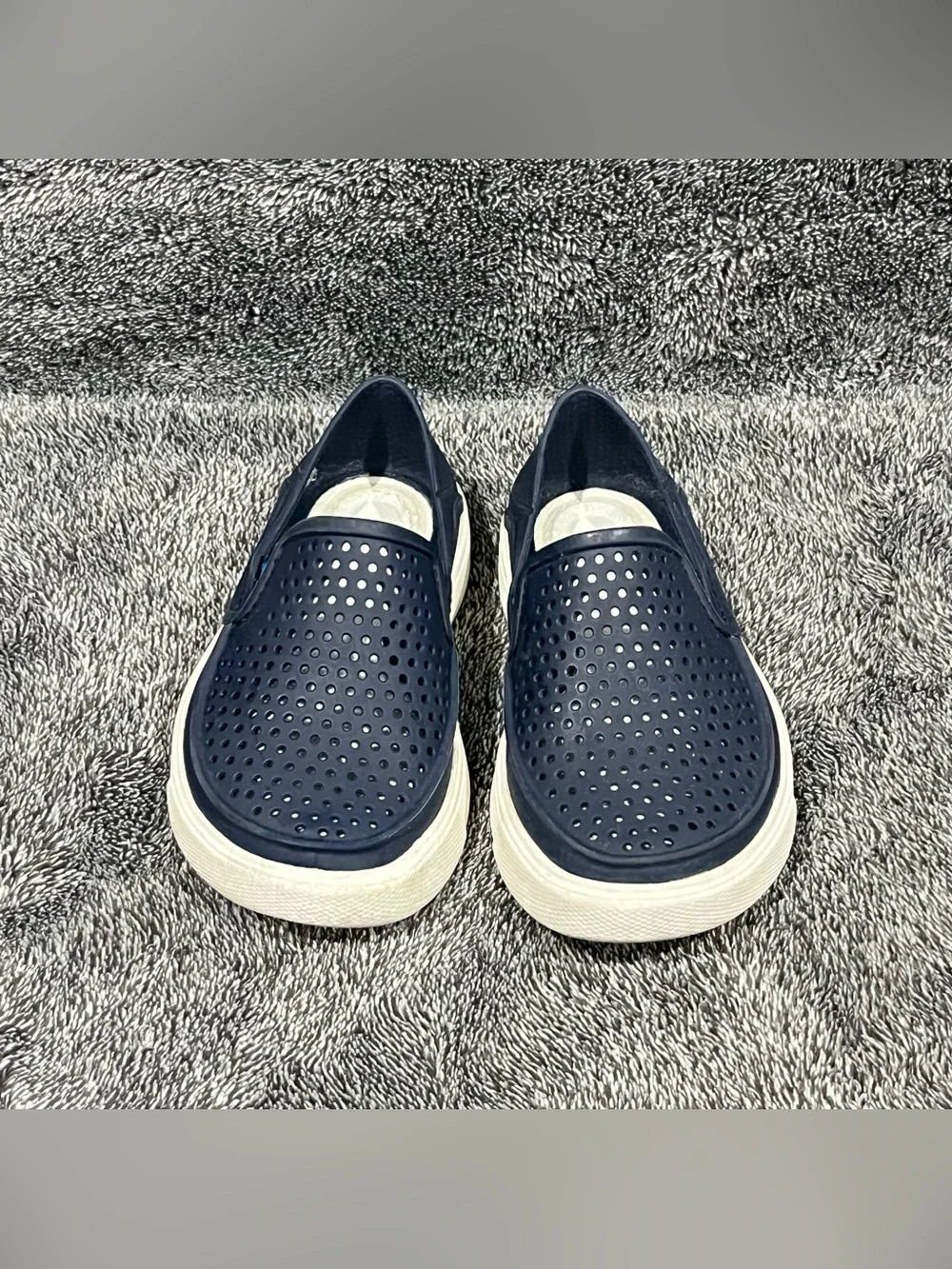 CROCS excellent it’s